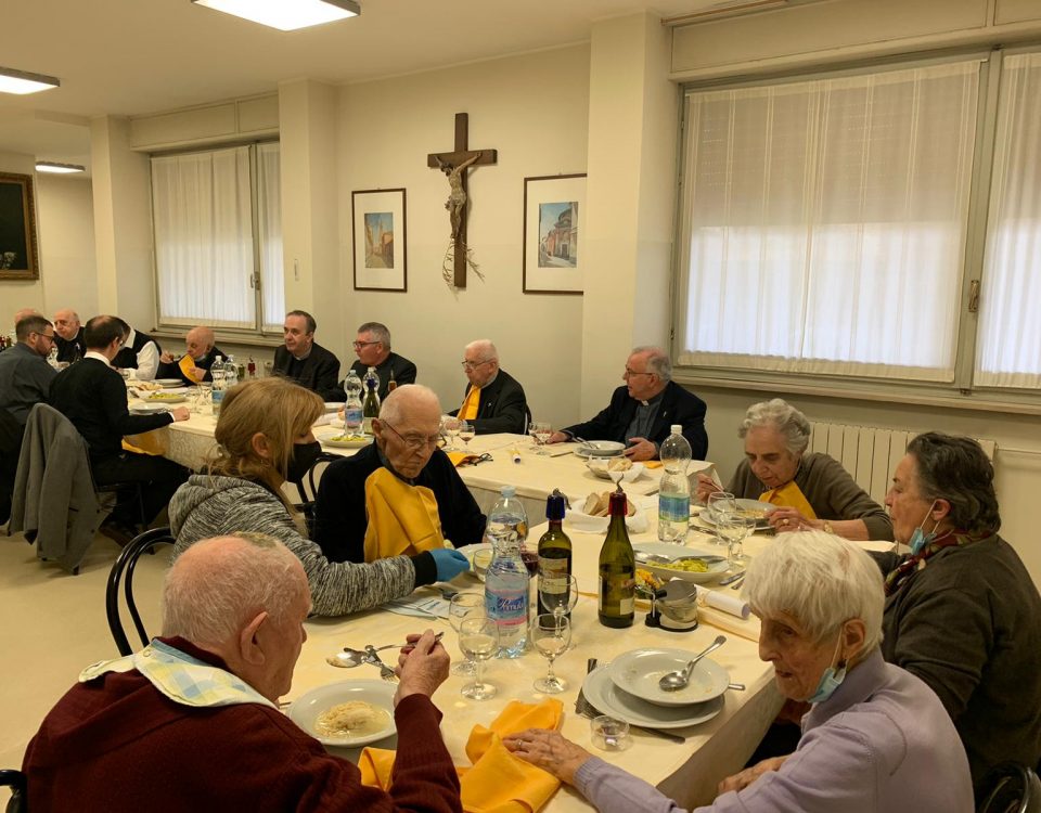 Monsignor-Cevolotto-a-pranzo-alla-Residenza-Cerati